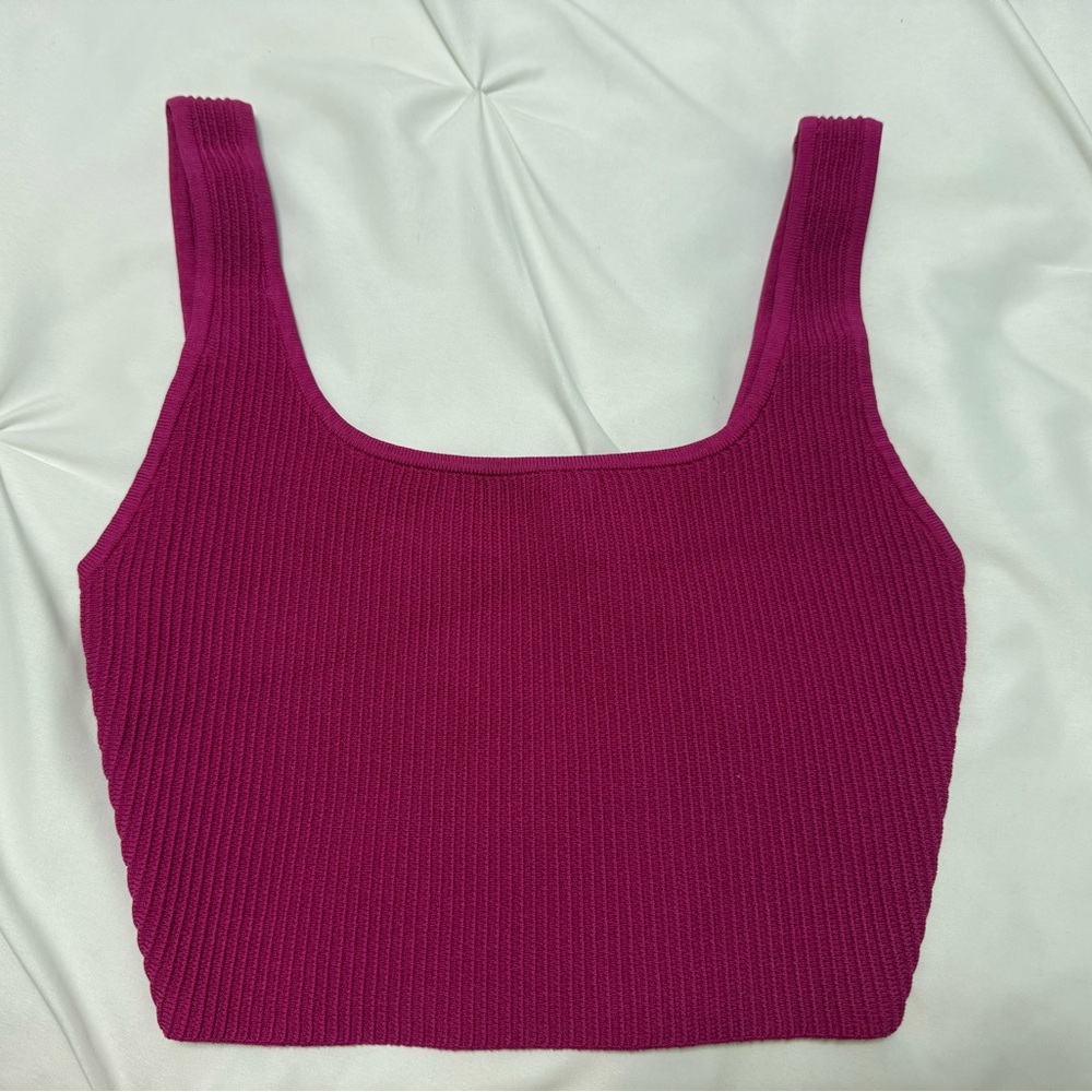 Aritzia Babaton Fuchsia Ribbed Crop Top
